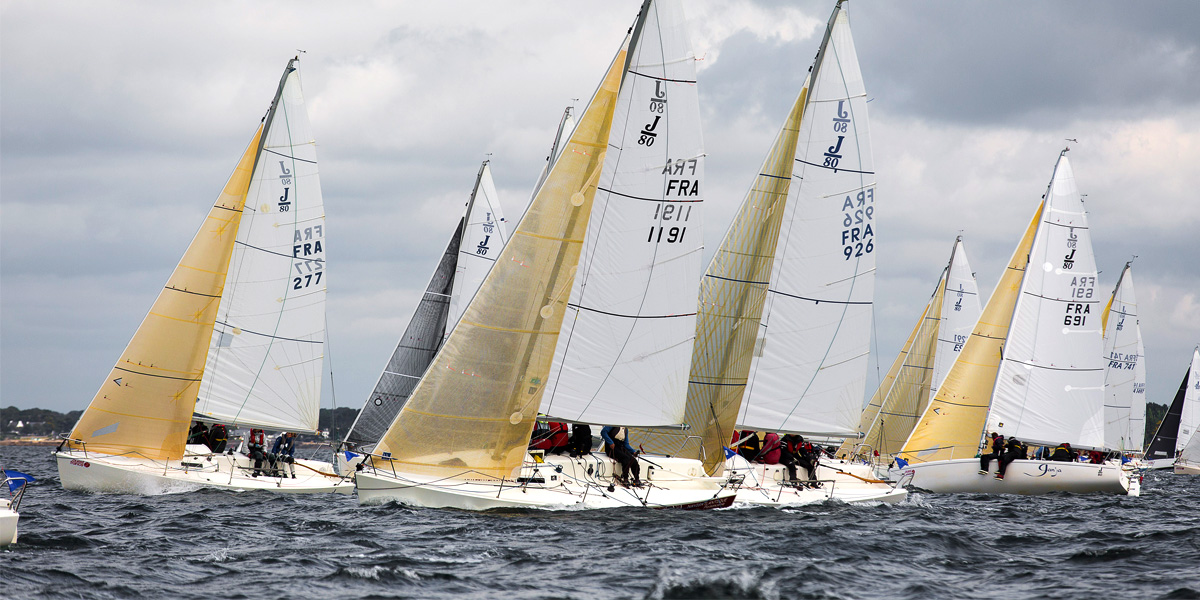 J-composites_J80_HOLD YOUR COURSE